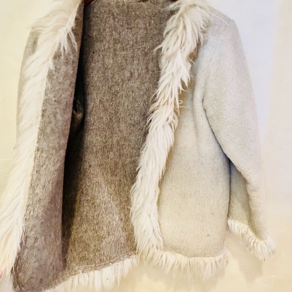 🪶Boho Vintage Tan Thick Boiled Wool Afghan Coat w/ Cream Fur Cuff Accents-M - Picture 3 of 16